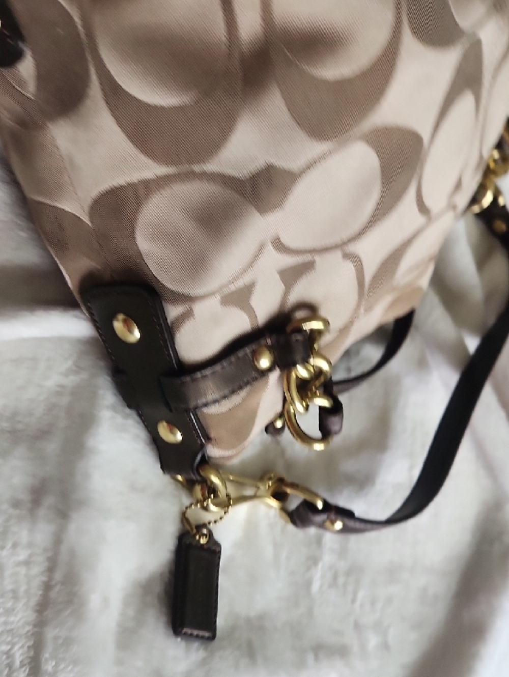 Coach Beige Signature Hobo with Dark Brown Trim - Picture 4 of 6